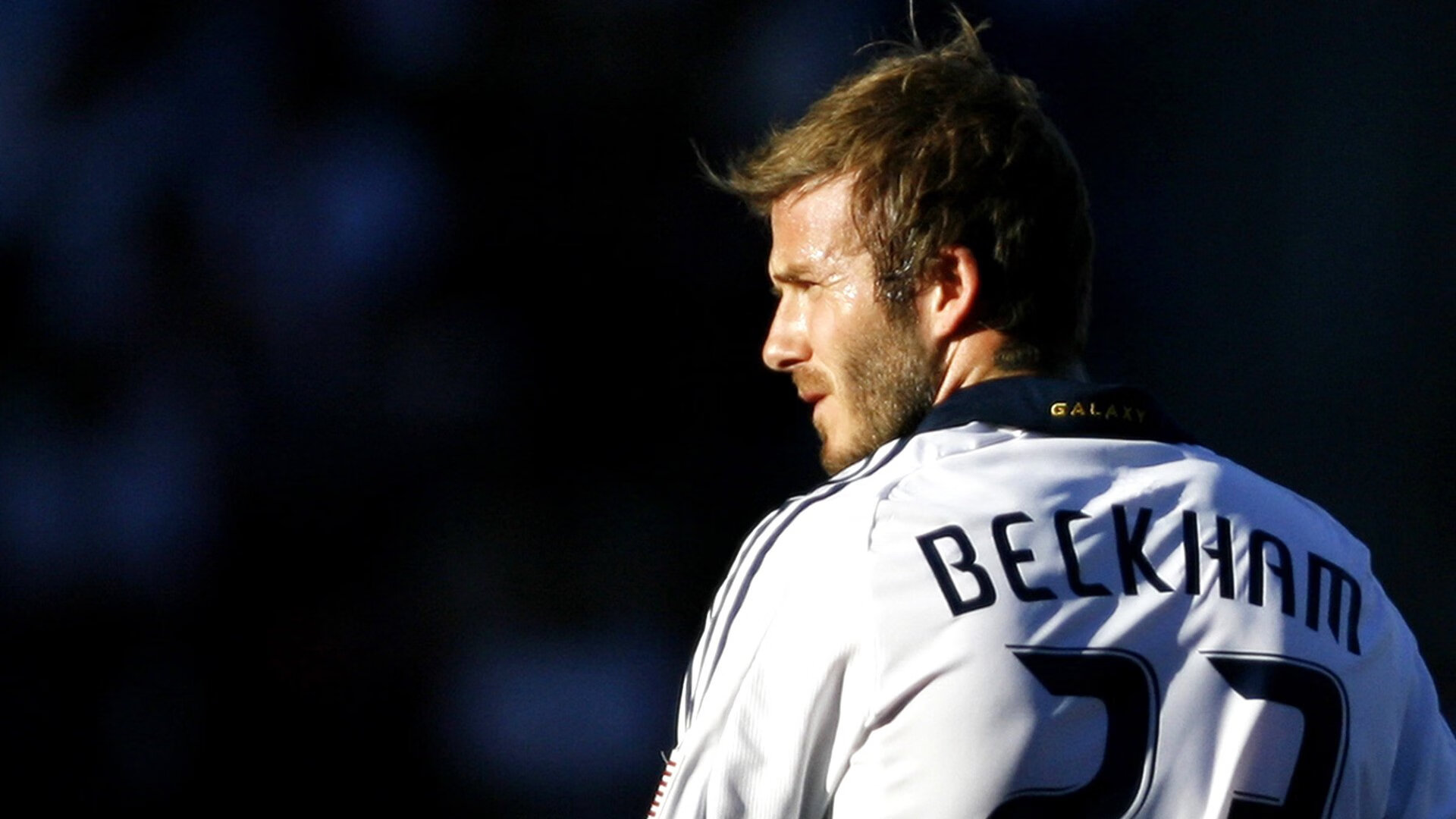 英超争冠之夜，一场无终场哨的绿茵，与一颗永不落地的投篮